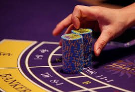 Live American Roulette table with croupier and betting layout on betogel toto